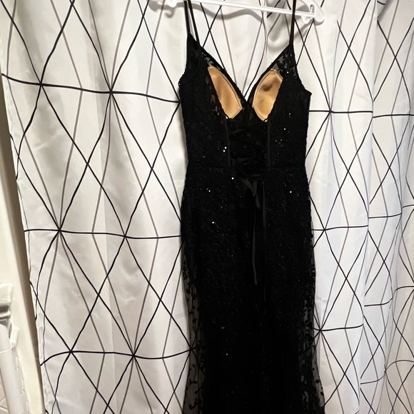 Prom dress, black, size 6, with train. - Picture 5 of 5